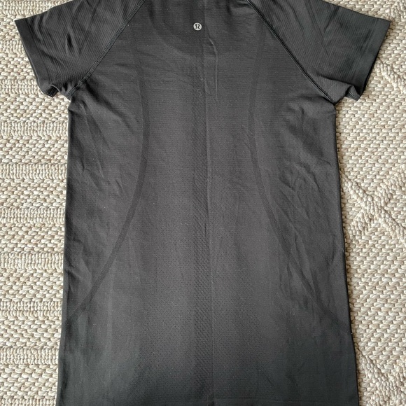 Lululemon Swiftly Tech Short Sleeve Shirt - Picture 2 of 2